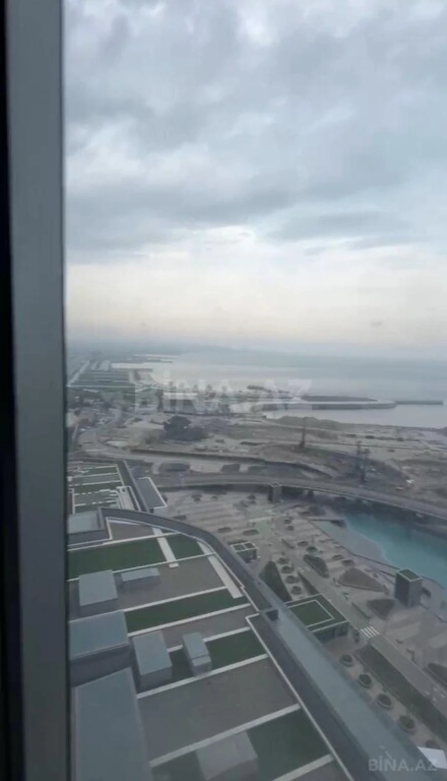 Satılır 4 otaqlı mənzil 236 m²