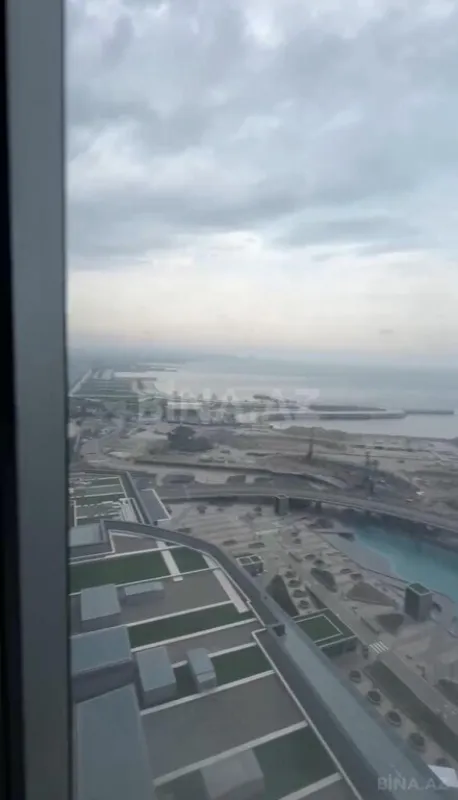 Satılır 4 otaqlı mənzil 236 m²