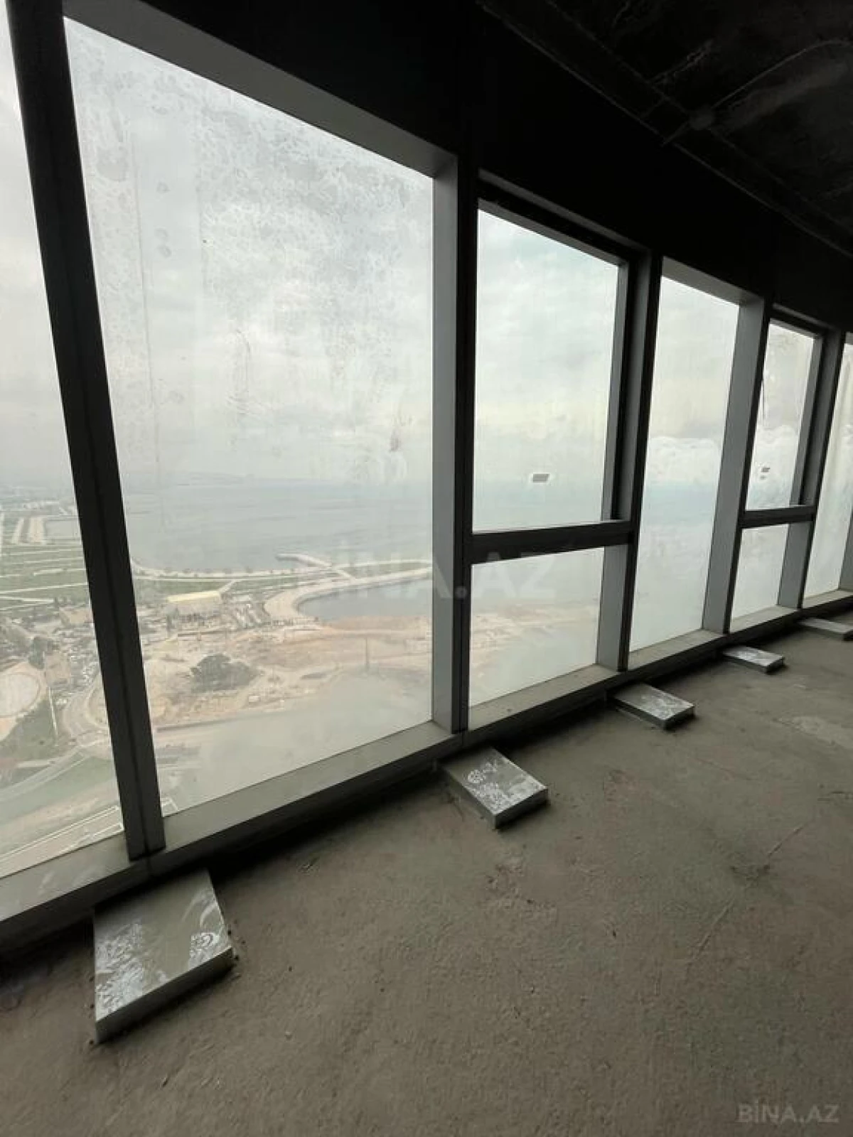 Satılır 4 otaqlı mənzil 236 m²