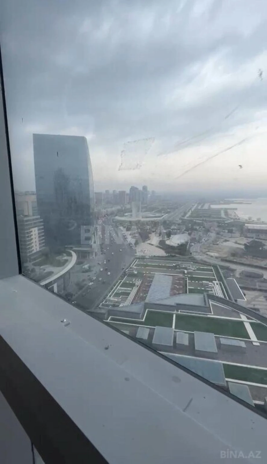 Satılır 4 otaqlı mənzil 236 m²