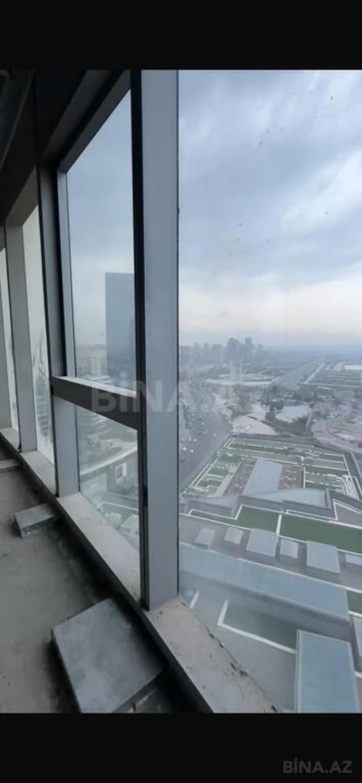 Satılır 4 otaqlı mənzil 236 m²