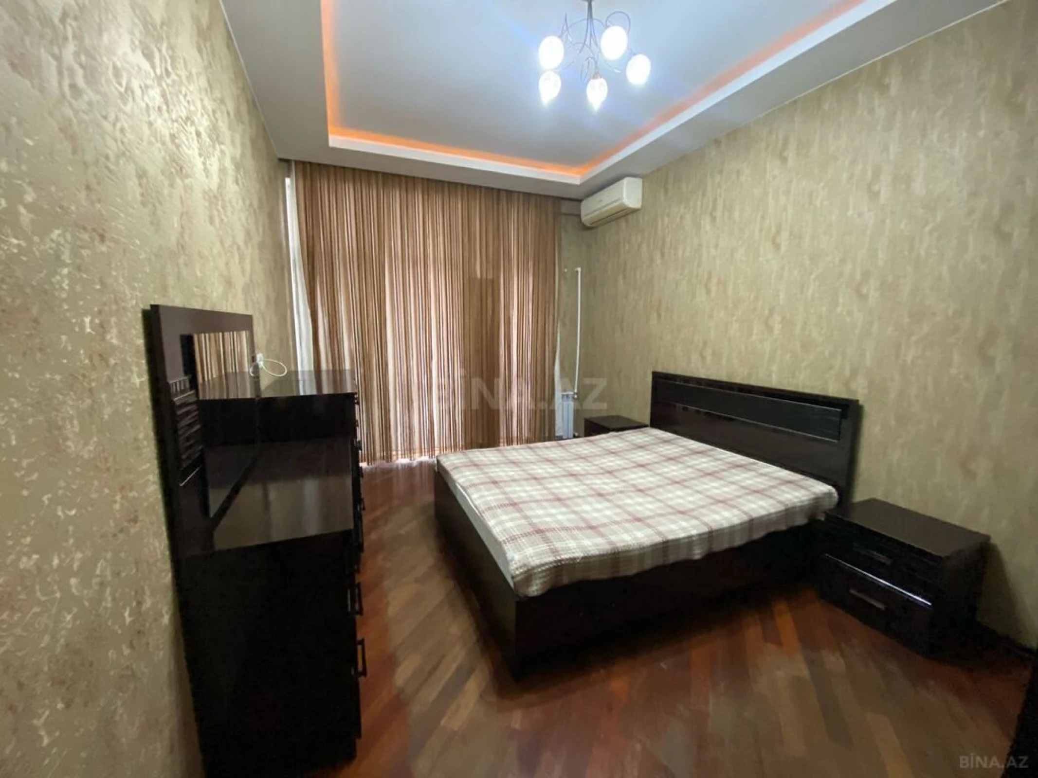 Kirayə verilir 2 otaqlı mənzil 90 m²