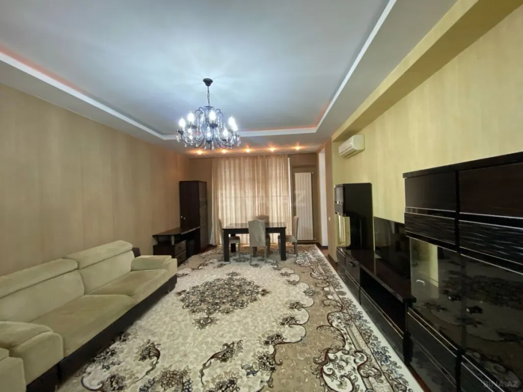 Kirayə verilir 2 otaqlı mənzil 90 m²
