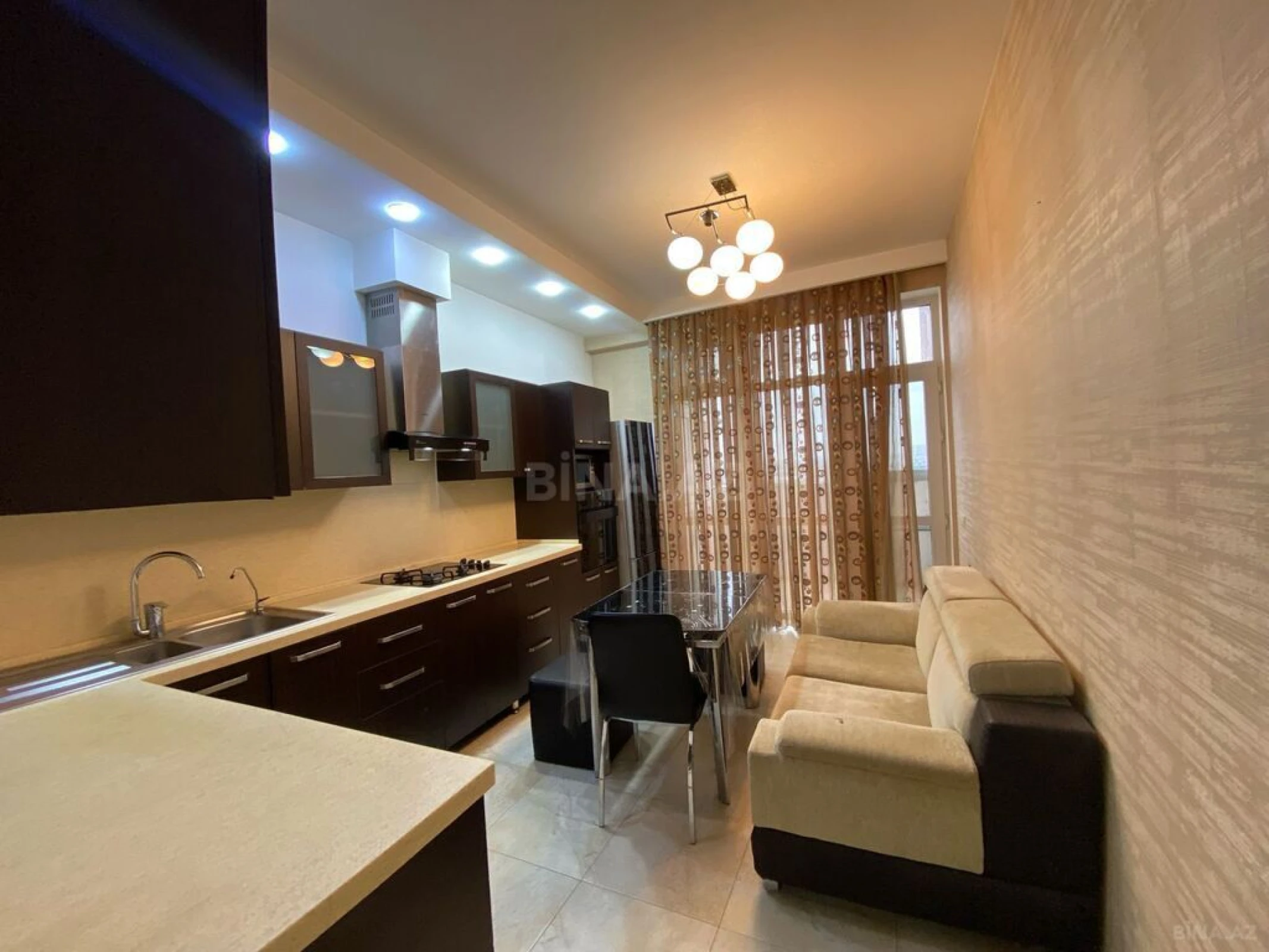 Kirayə verilir 2 otaqlı mənzil 90 m²