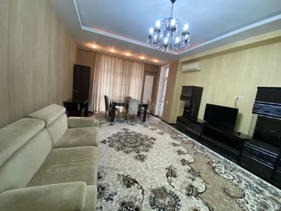 Kirayə verilir 2 otaqlı mənzil 90 m²