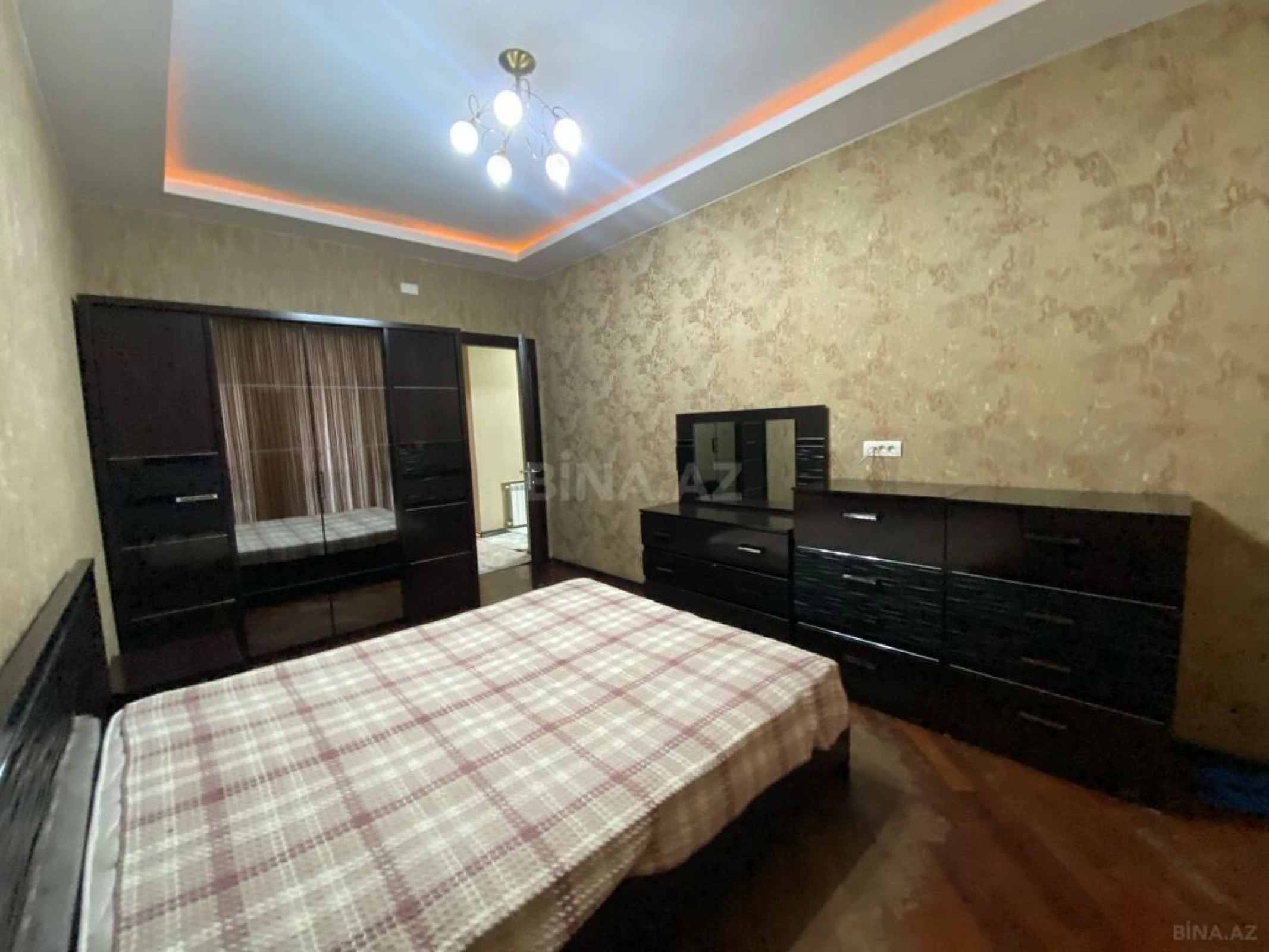 Kirayə verilir 2 otaqlı mənzil 90 m²