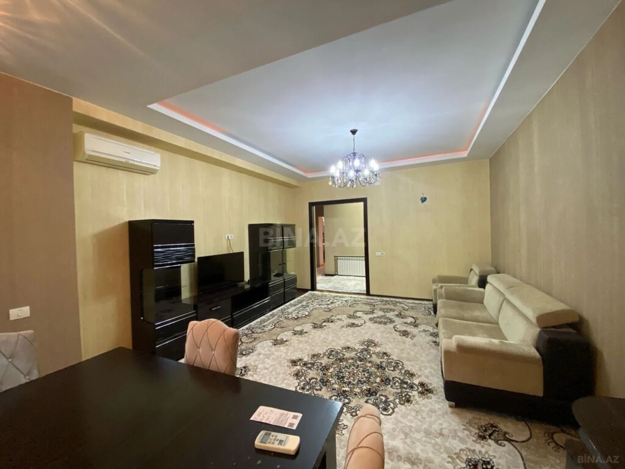 Kirayə verilir 2 otaqlı mənzil 90 m²