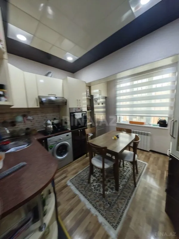 Satılır 5 otaqlı mənzil 120 m²