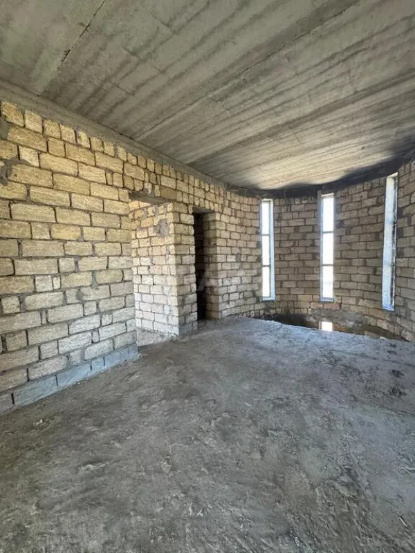 Satılır 7 otaqlı həyət evi 256 m²