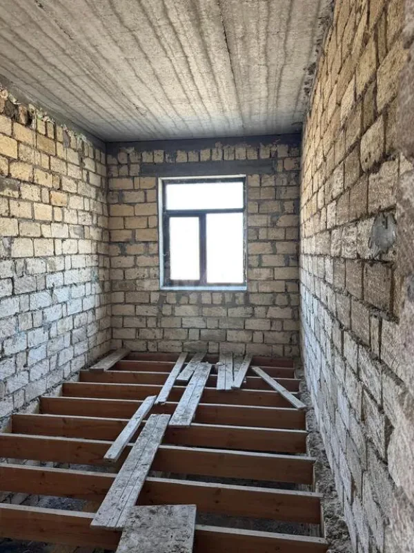 Satılır 7 otaqlı həyət evi 256 m²