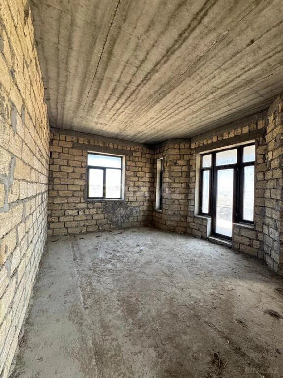 Satılır 7 otaqlı həyət evi 256 m²