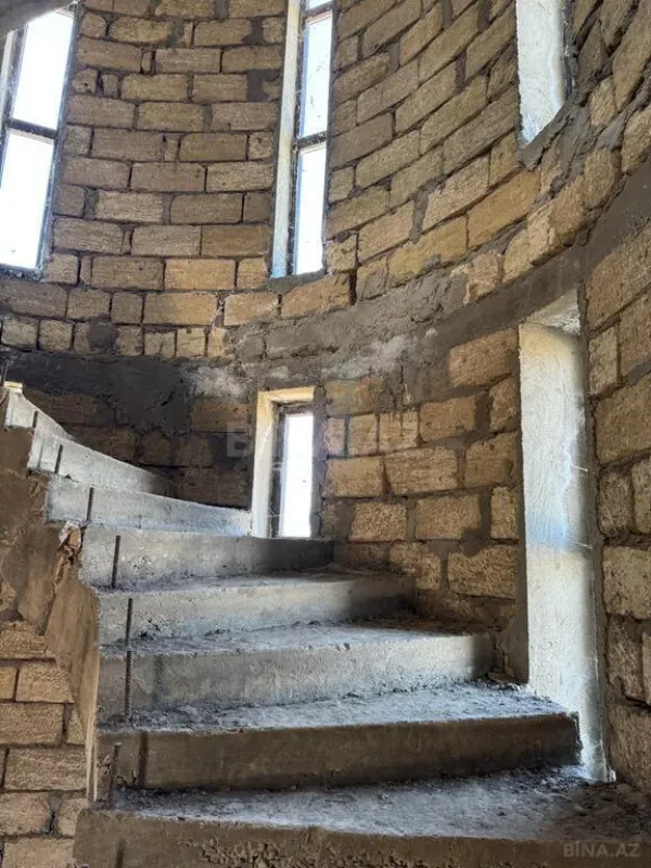 Satılır 7 otaqlı həyət evi 256 m²