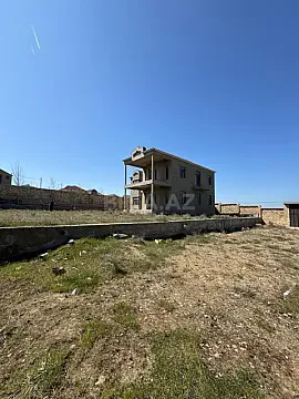 Satılır 7 otaqlı həyət evi 256 m²