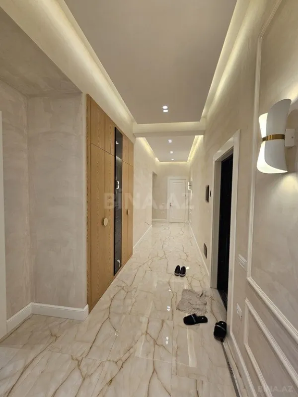 Satılır 4 otaqlı mənzil 145 m²