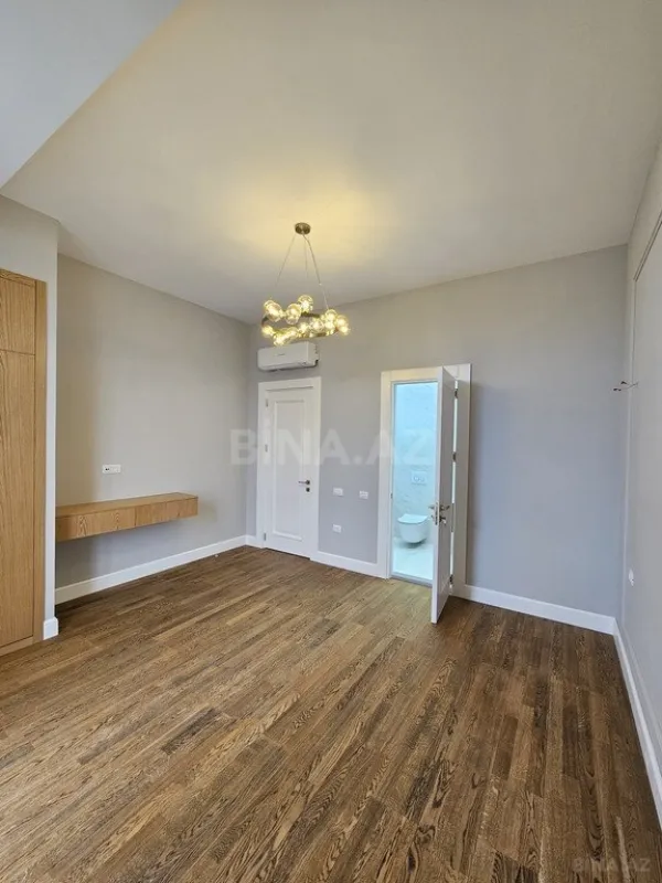 Satılır 4 otaqlı mənzil 145 m²