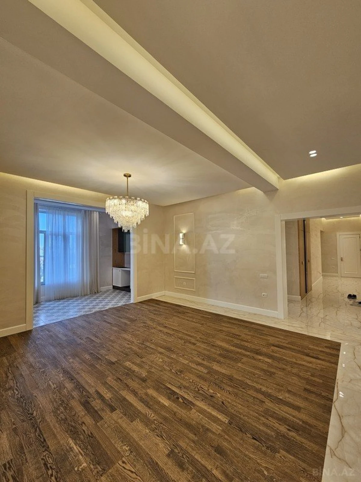 Satılır 4 otaqlı mənzil 145 m²
