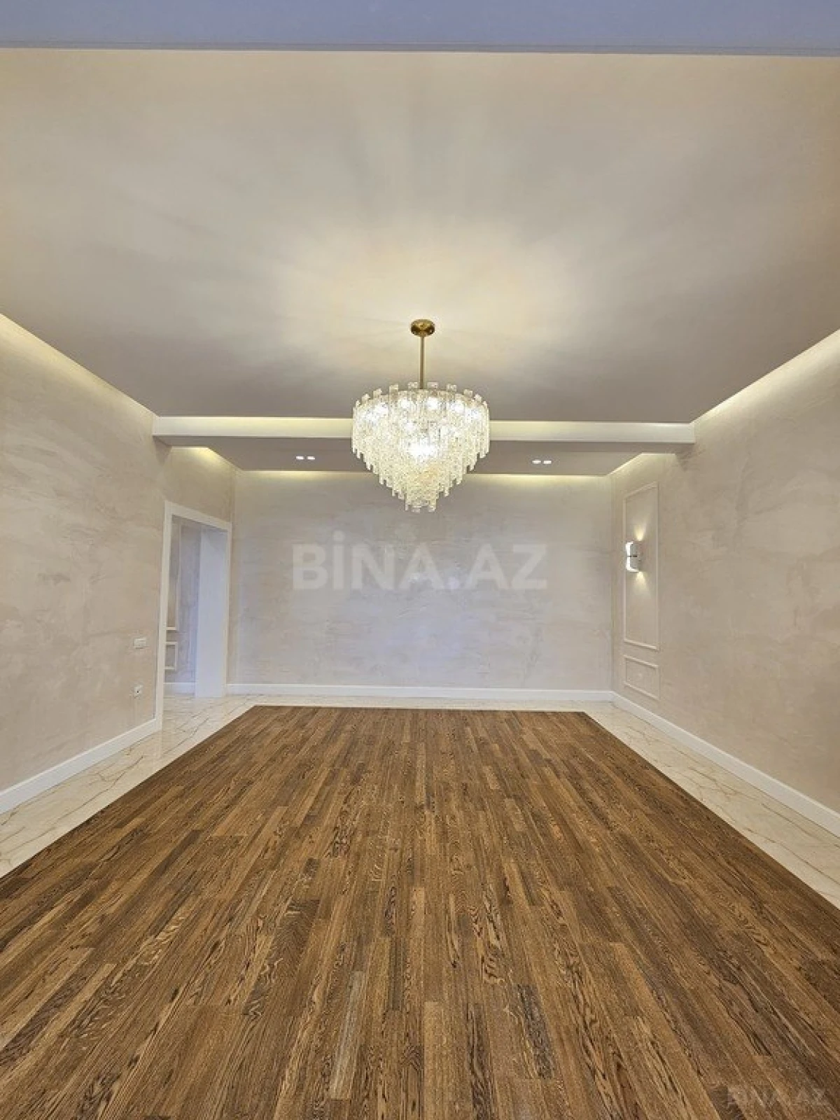Satılır 4 otaqlı mənzil 145 m²