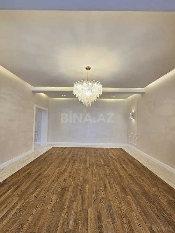 Satılır 4 otaqlı mənzil 145 m²