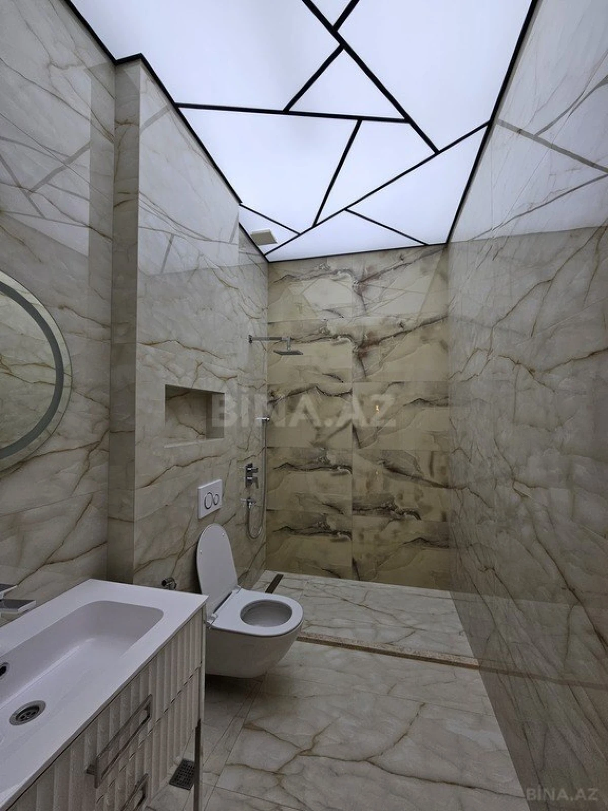 Satılır 4 otaqlı mənzil 145 m²