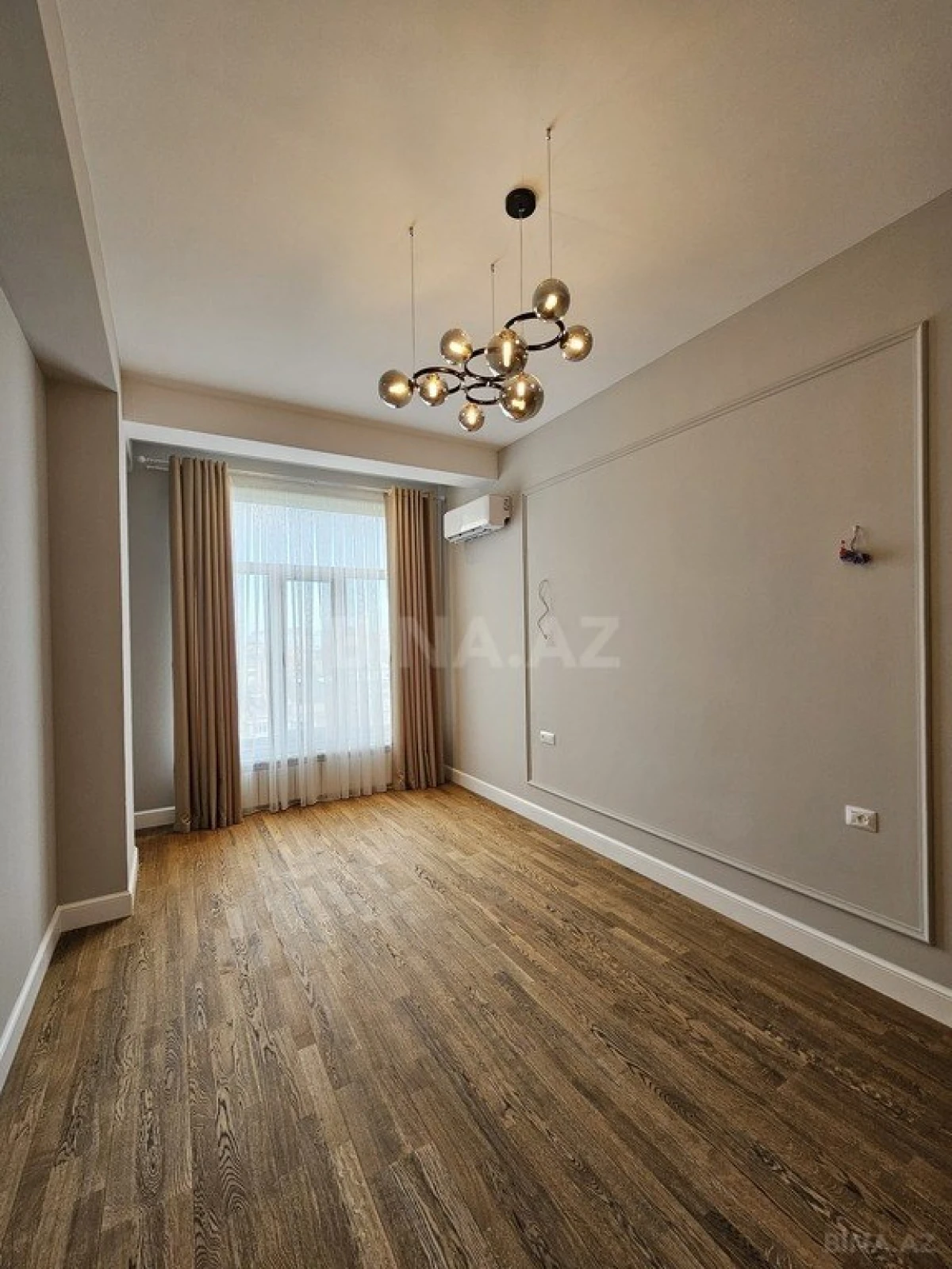 Satılır 4 otaqlı mənzil 145 m²