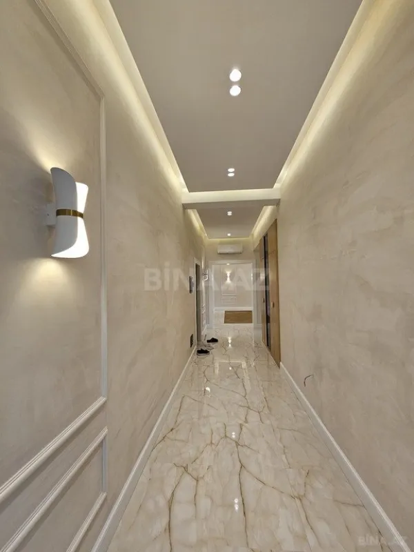 Satılır 4 otaqlı mənzil 145 m²