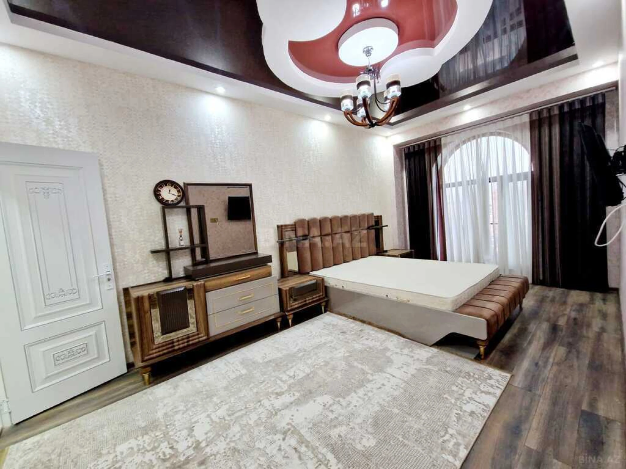 Satılır 4 otaqlı mənzil 165 m²