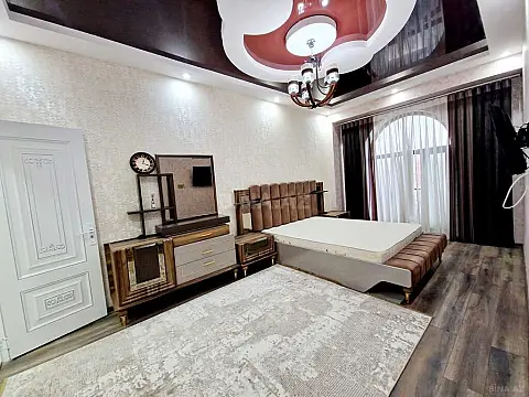 Satılır 4 otaqlı mənzil 165 m²