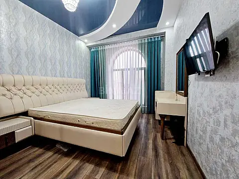 Satılır 4 otaqlı mənzil 165 m²