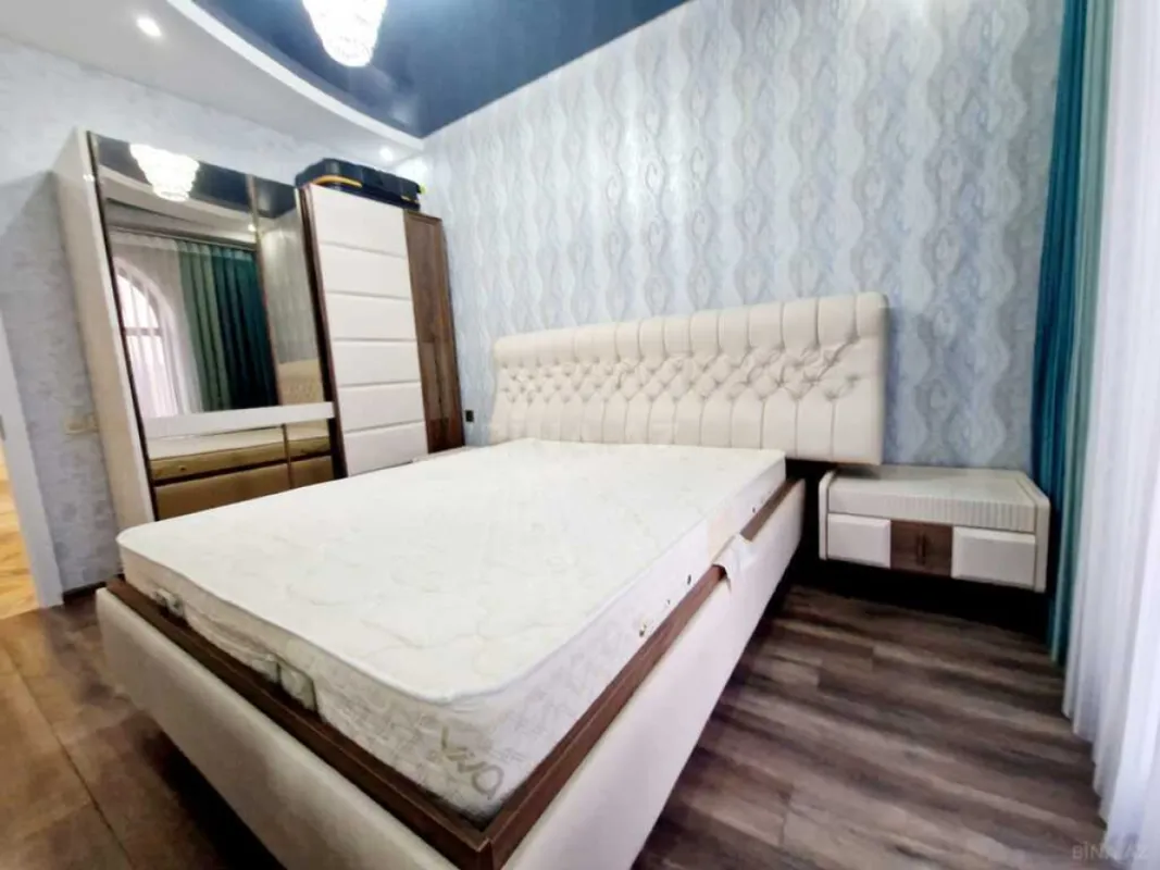 Satılır 4 otaqlı mənzil 165 m²