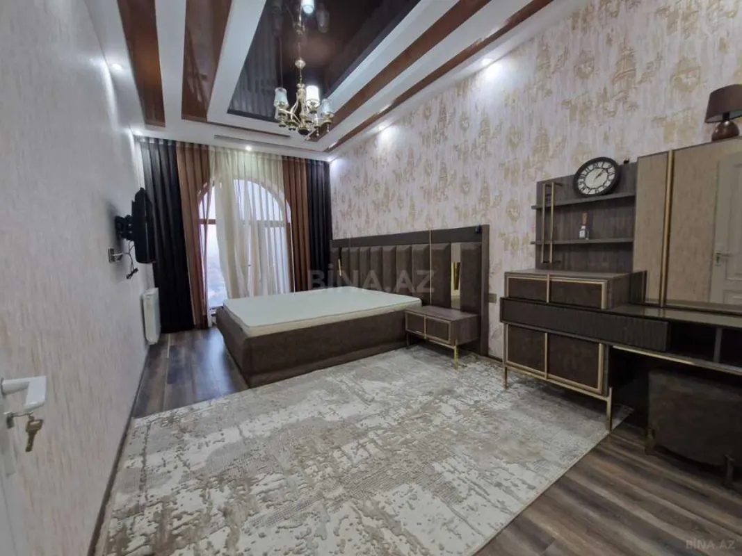 Satılır 4 otaqlı mənzil 165 m²