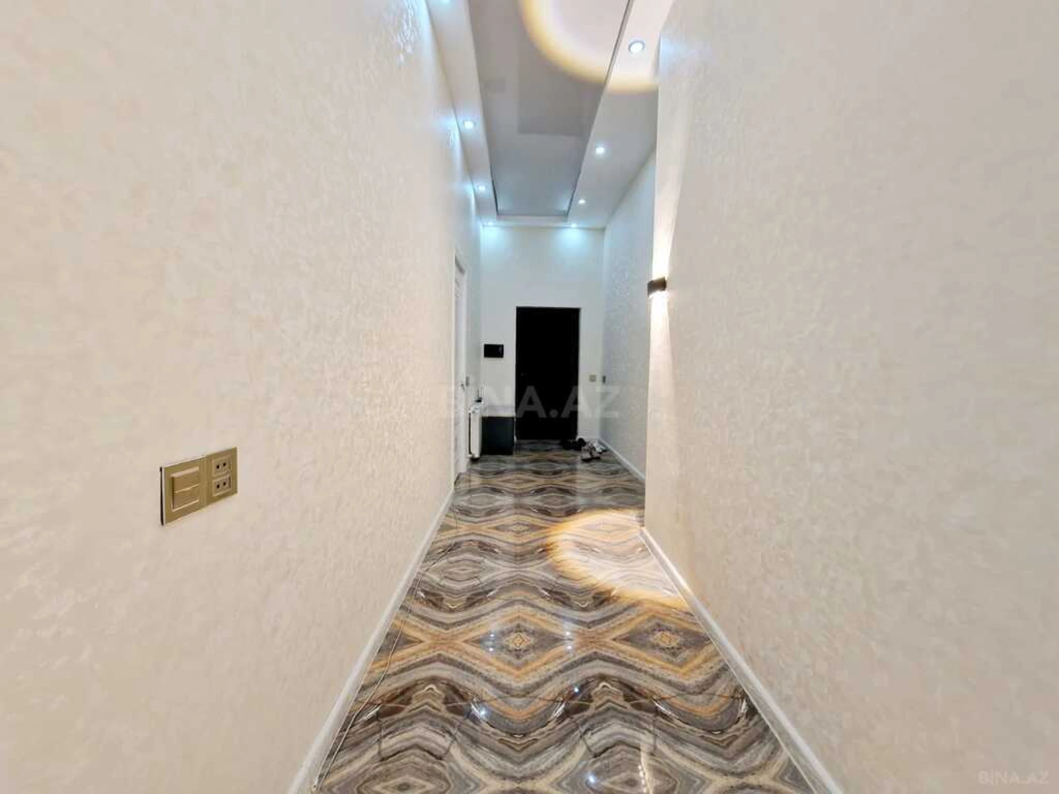 Satılır 4 otaqlı mənzil 165 m²