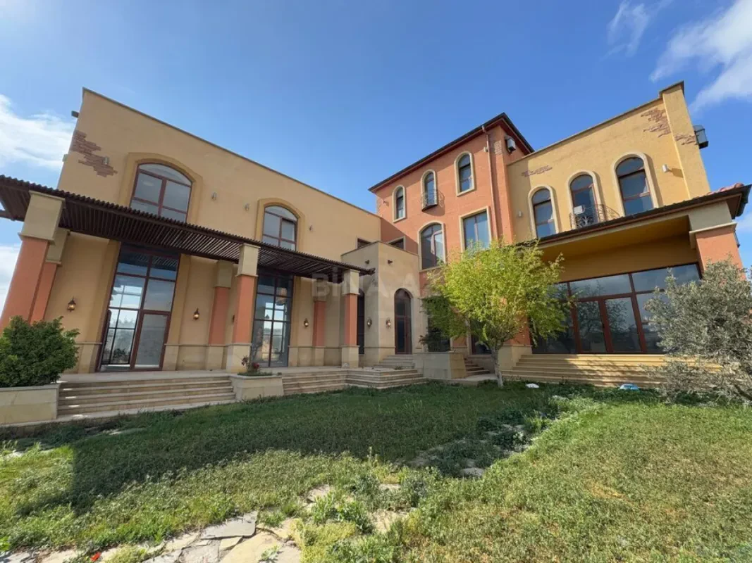 Satılır 8 otaqlı həyət evi 1500 m²