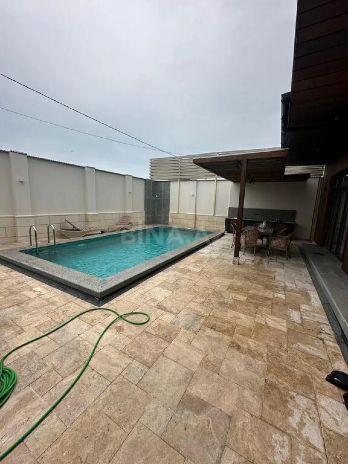 Kirayə verilir 4 otaqlı həyət evi 200 m²