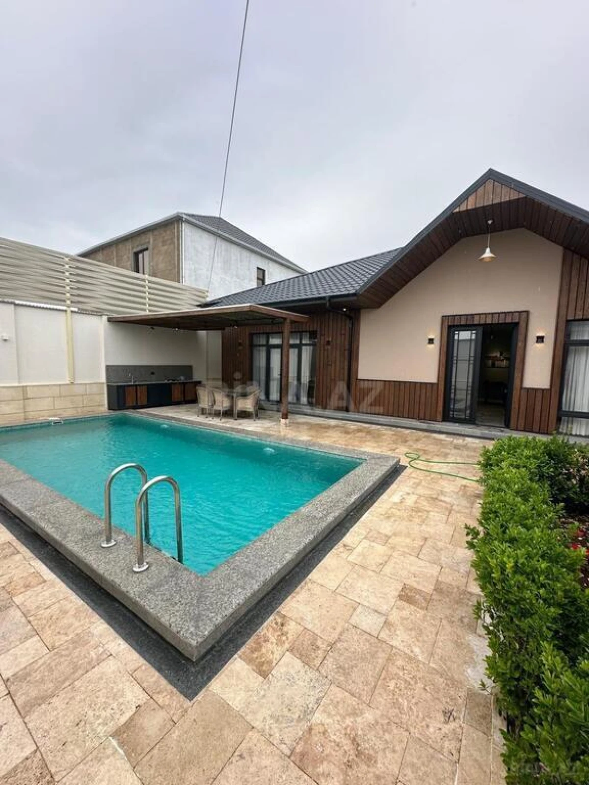 Kirayə verilir 4 otaqlı həyət evi 200 m²