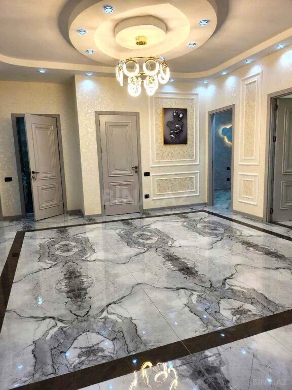 Satılır 4 otaqlı mənzil 230 m²