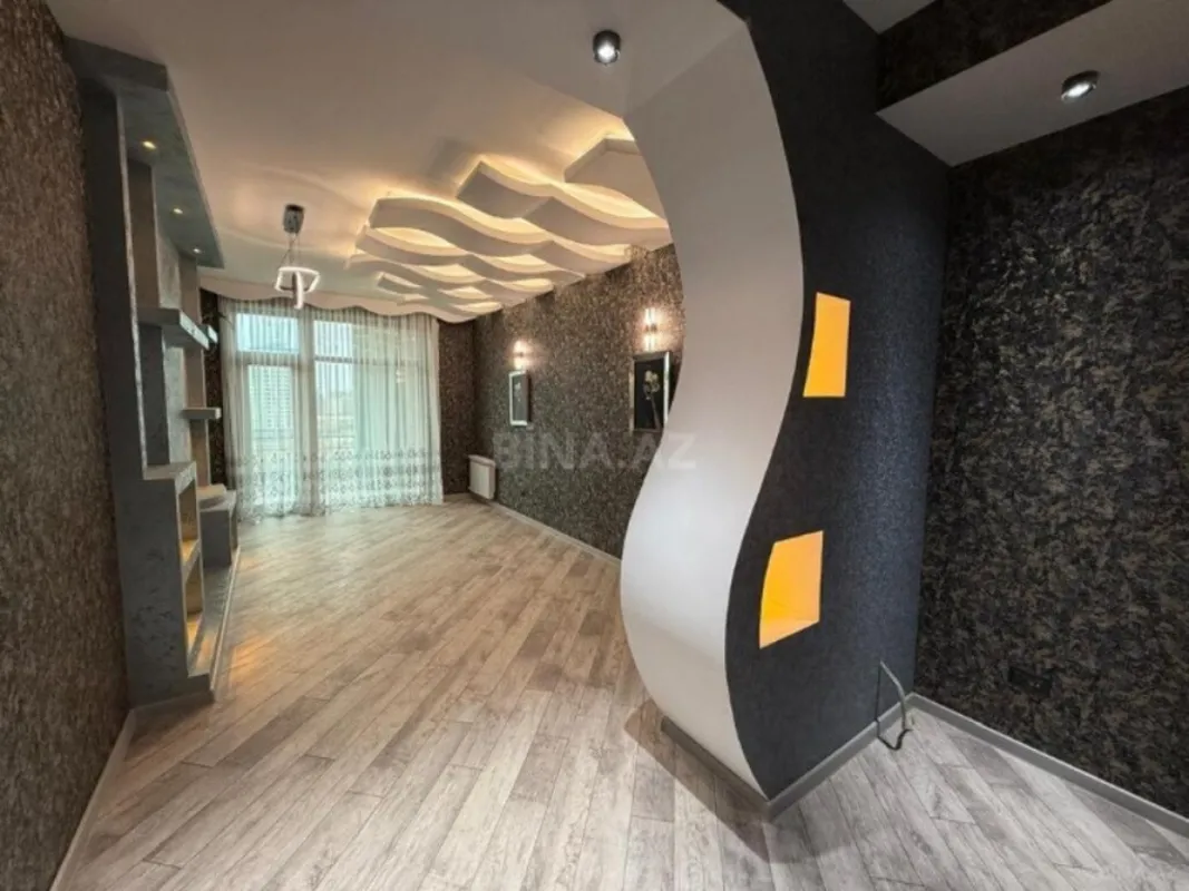 Satılır 4 otaqlı mənzil 230 m²