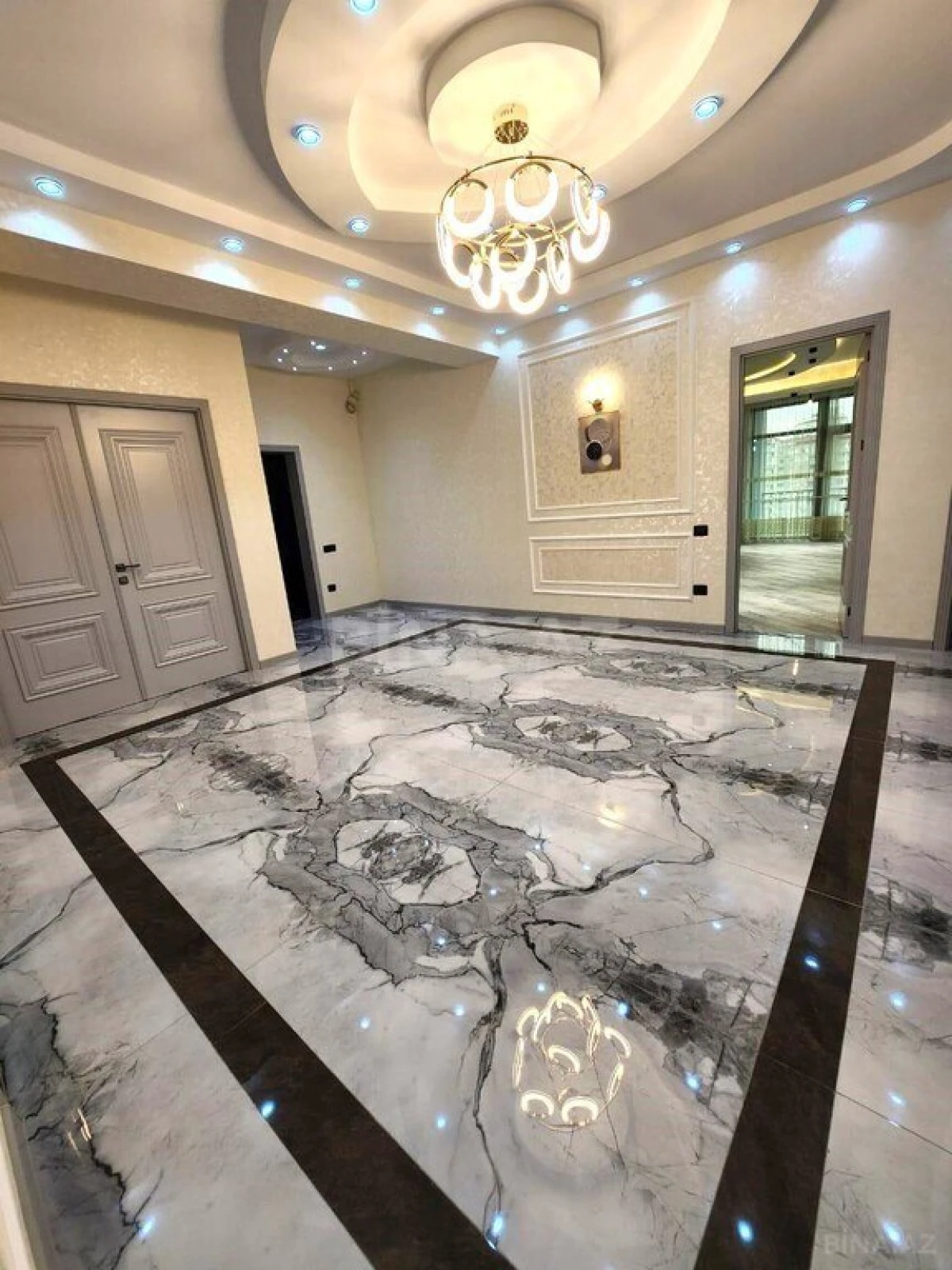 Satılır 4 otaqlı mənzil 230 m²