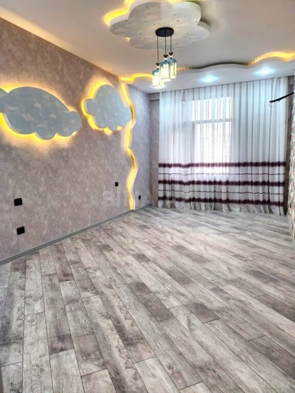 Satılır 4 otaqlı mənzil 230 m²