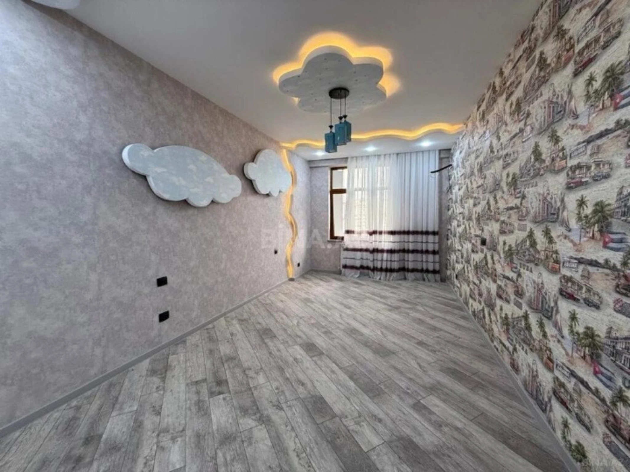 Satılır 4 otaqlı mənzil 230 m²
