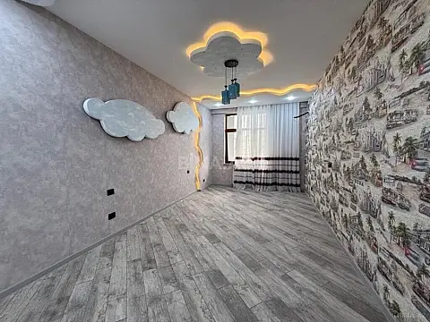 Satılır 4 otaqlı mənzil 230 m²