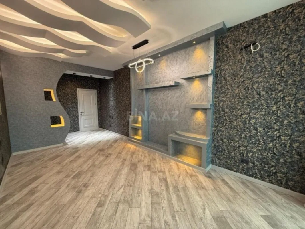 Satılır 4 otaqlı mənzil 230 m²