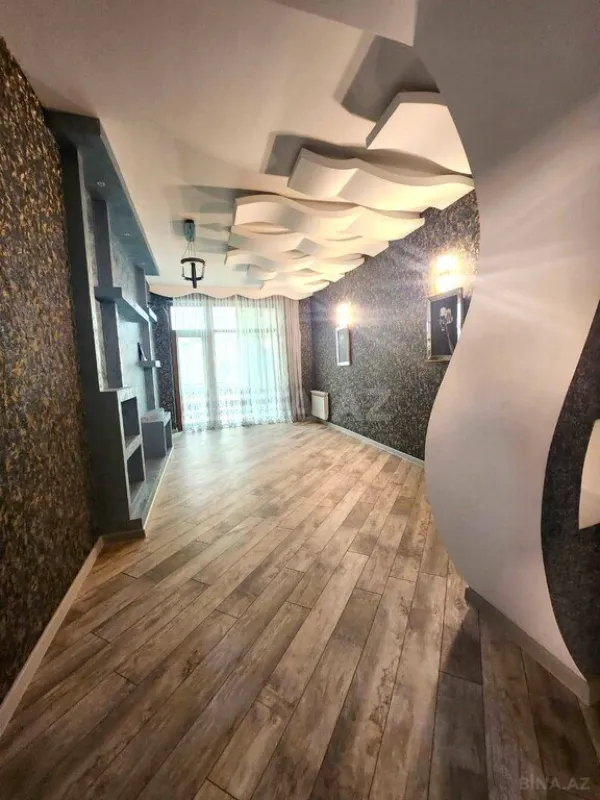 Satılır 4 otaqlı mənzil 230 m²