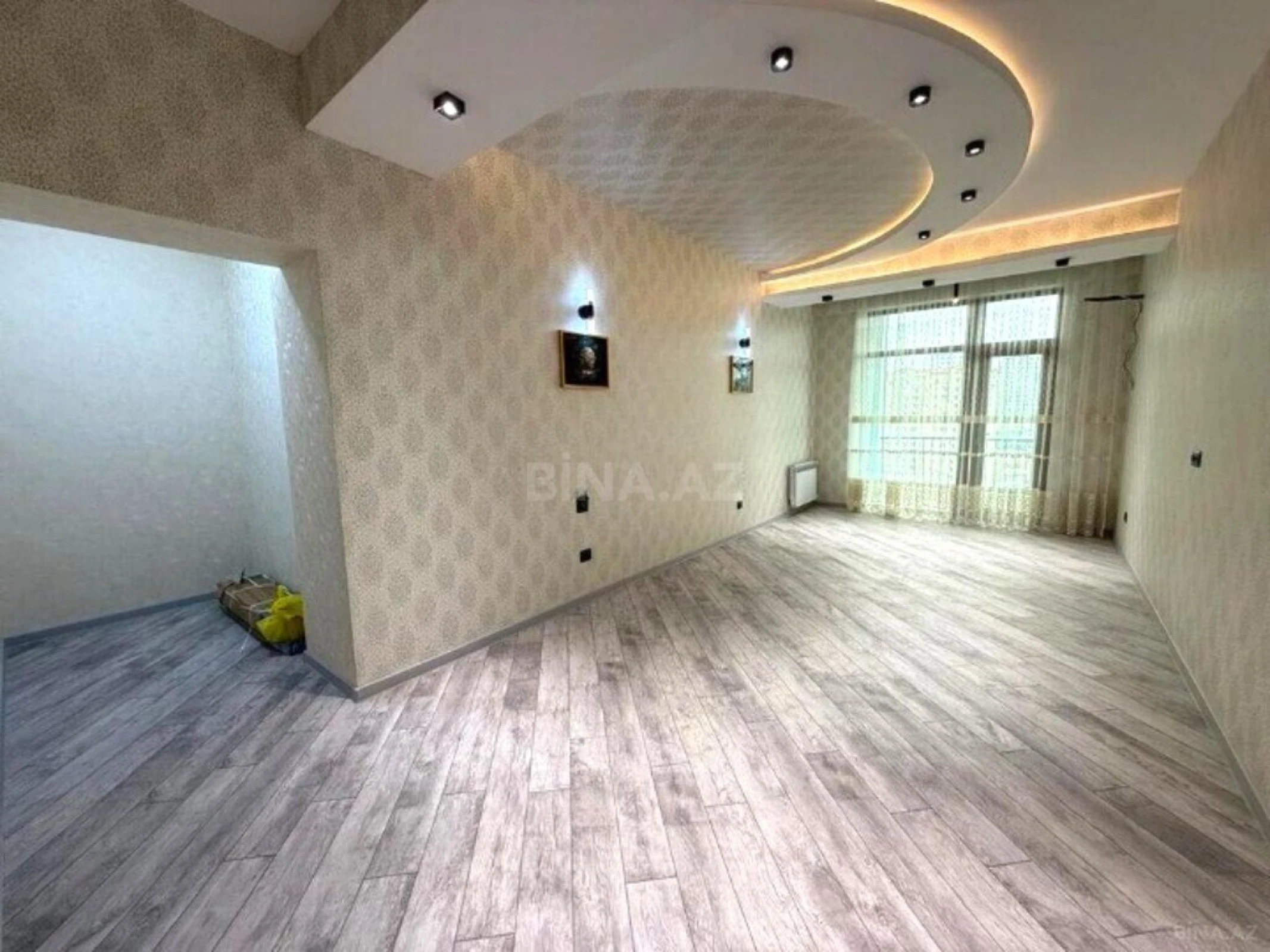 Satılır 4 otaqlı mənzil 230 m²