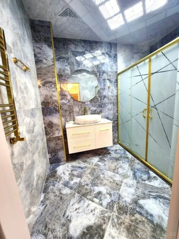 Satılır 4 otaqlı mənzil 230 m²