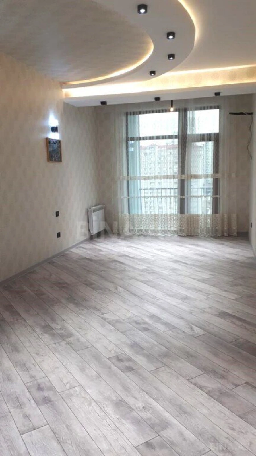 Satılır 4 otaqlı mənzil 230 m²