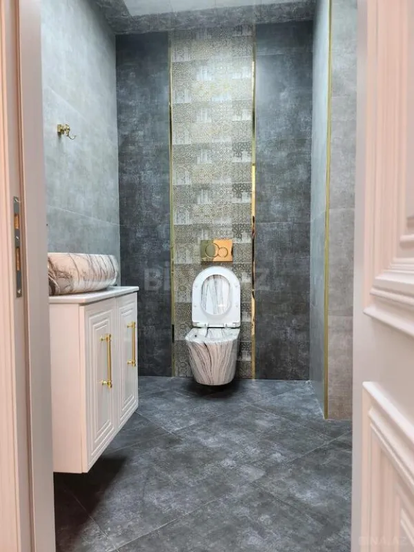 Satılır 4 otaqlı mənzil 230 m²