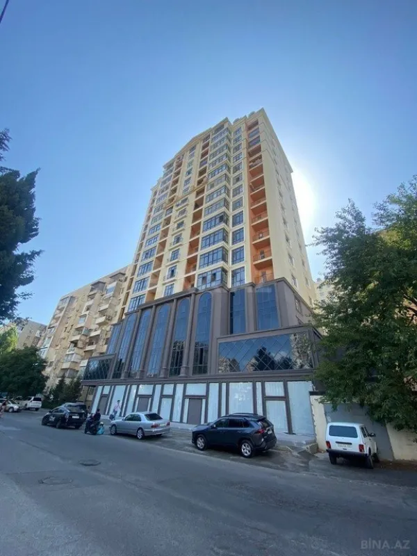 Satılır 4 otaqlı mənzil 199 m²