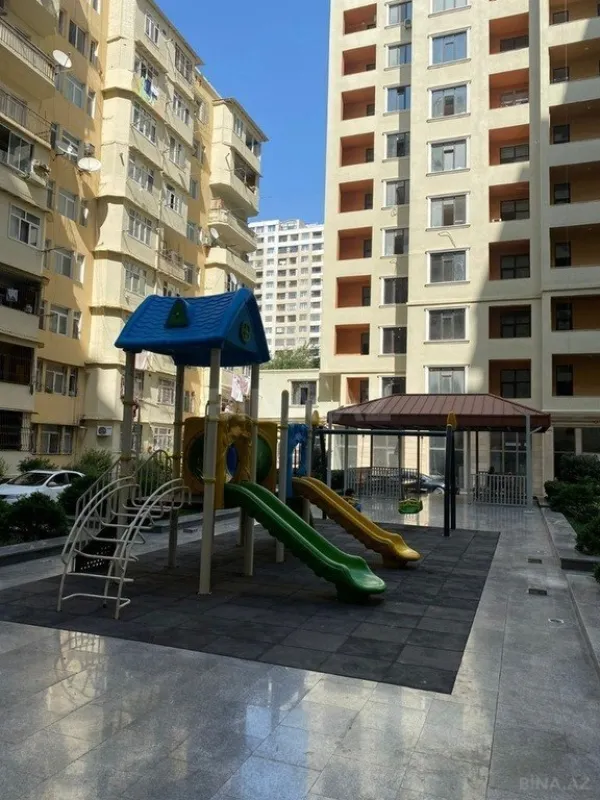 Satılır 4 otaqlı mənzil 199 m²