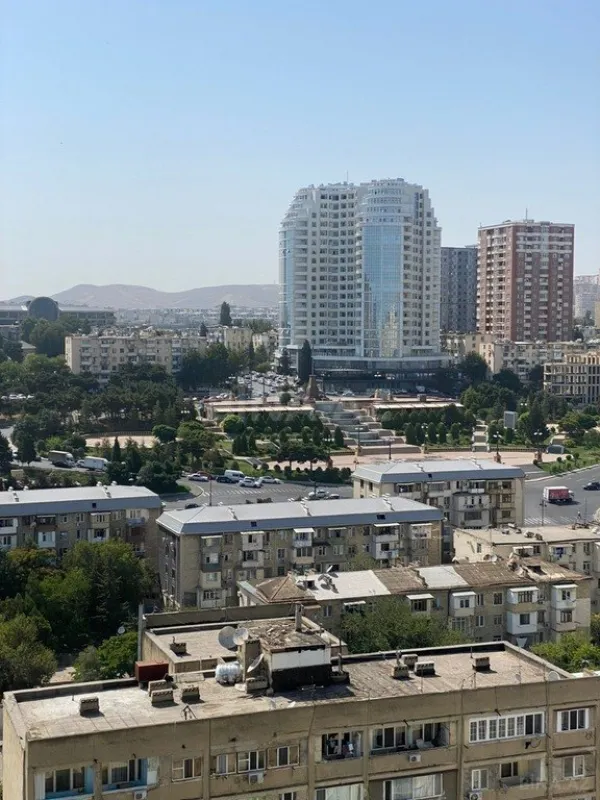 Satılır 4 otaqlı mənzil 199 m²