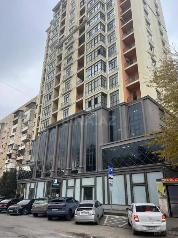 Satılır 4 otaqlı mənzil 199 m²
